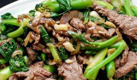 Vì sao xào thịt bò để lửa nhỏ dễ bị dai?