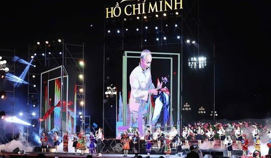 Lãnh đạo Đảng, Nhà nước dự chương trình nghệ thuật đặc biệt 'Người là Hồ Chí Minh'