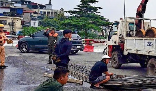 Phạt đến 40 triệu xe tự chế làm rơi bó sắt 12 mét khiến cầu Chương Dương tê liệt