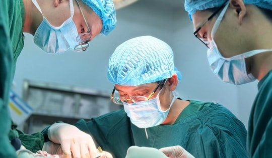 Mắc ung thư hiếm gặp, cô gái ở Hà Nội chịu cơn đau tay suốt 9 năm