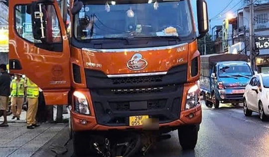 Từ việc xe tự trôi cán tử vong người chờ đèn đỏ: Dừng, đỗ ô tô thế nào để không gây họa?