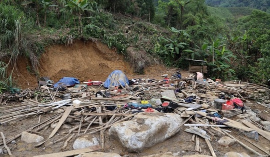 Sau đêm mưa lớn, cảnh báo 60 điểm có nguy cơ sạt lở đất ở miền Bắc