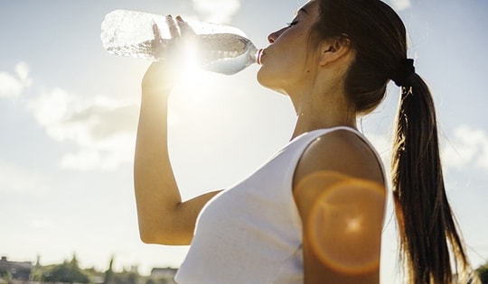 Uống 1 cốc nước sau khi thức dậy, cơ thể sẽ có 4 thay đổi này