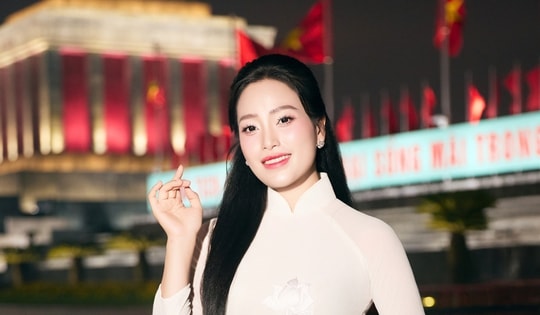 Sao mai Huyền Trang gây xúc động trong chương trình nghệ thuật đặc biệt kỷ niệm sinh nhật Bác Hồ