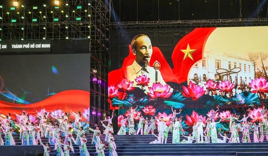 Lắng đọng chương trình nghệ thuật "Hồ Chí Minh – Người là niềm tin tất thắng"