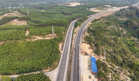 Dự án mở rộng cao tốc Cam Lộ - La Sơn hiện thế nào?