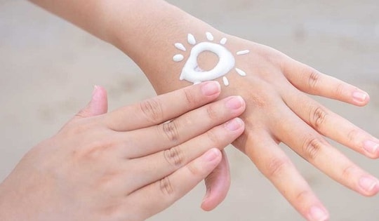 Bộ Y tế yêu cầu rà soát toàn diện các loại kem chống nắng trên toàn quốc, kiểm tra chỉ số SPF