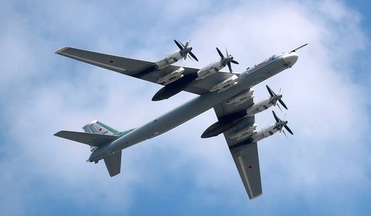 Nga tăng cường oanh tạc cơ Tu-95MS ở Bắc Cực