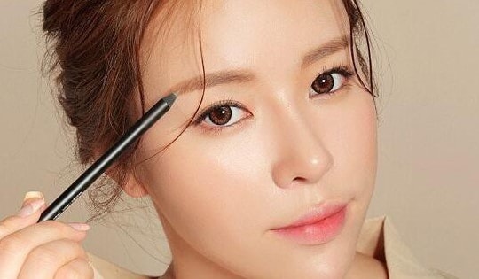 Mẹo trang điểm không bị lem khi đổ mồ hôi