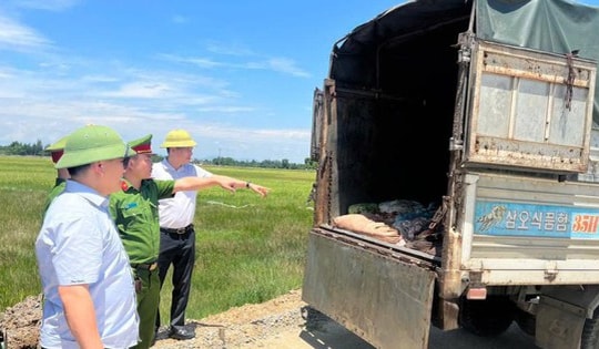 Vận chuyển hơn 1 tấn sản phẩm động vật bốc mùi hôi thối