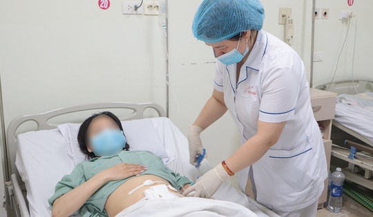 Người phụ nữ 26 tuổi ở Hà Nội bị vỡ ruột thừa, nguy hiểm tính mạng từ 1 sai lầm nhiều người Việt mắc phải