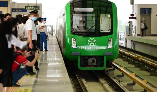 Không chỉ dột nước, tuyến đường sắt đô thị Cát Linh – Hà Đông liên tiếp gặp sự cố kỹ thuật khi vận hành