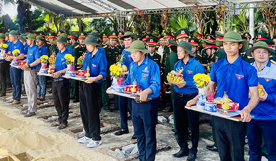 Truy điệu, an táng 17 liệt sĩ hy sinh tại Lào về an nghỉ trong lòng đất mẹ