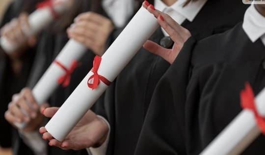 51% Gen Z thấy tấm bằng mất giá vì AI: Học đại học có đang trở nên lỗi thời?