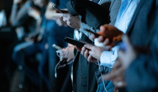 Khi người trẻ thì thầm với AI, có ai nghe tôi không?