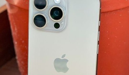 Giá iPhone 15, iPhone 15 Pro Max mới nhất giảm kịch sàn, rẻ chưa từng có, cực dễ mua dù xịn chẳng kém iPhone 16