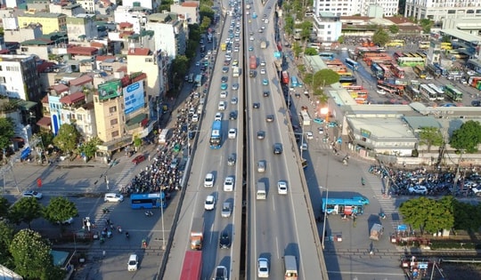 Đường vành đai 3 trên cao ùn tắc, cách nào để lưu thông thuận lợi?