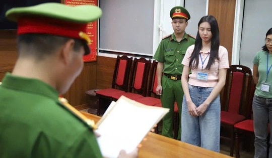 Áp lực 'đổi đời' và cạm bẫy showbiz: Lời cảnh tỉnh cho người trẻ