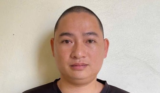 Rủ con nuôi về quê để 'chăn dắt' gái, hai bố con bị khởi tố