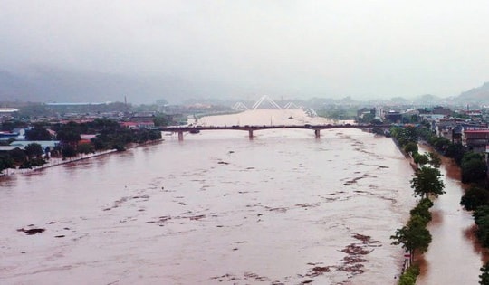 Cảnh báo lũ lên nhanh ở nhiều sông miền Bắc gây ngập lụt