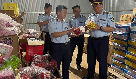 Kiểm tra đột xuất cơ sở kinh doanh mỹ phẩm ở Cao Bằng, thu giữ hơn 5.000 sản phẩm nhập lậu