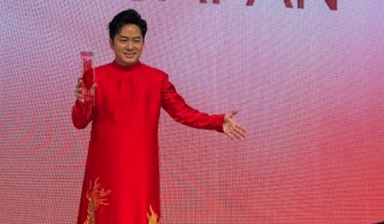 'Một vòng Việt Nam' được Tùng Dương hát vang trong đêm vinh danh ở Nhật