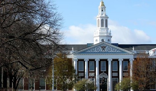 Chính quyền Trump thu hồi quyền tuyển sinh sinh viên quốc tế của Đại học Harvard
