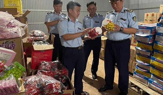 Cao Bằng: Thu giữ trên 5.000 sản phẩm mỹ phẩm không rõ nguồn gốc và thực phẩm nhập lậu