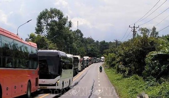 Vụ lật xe container tại Lâm Đồng: Quốc lộ 20 đã thông tuyến