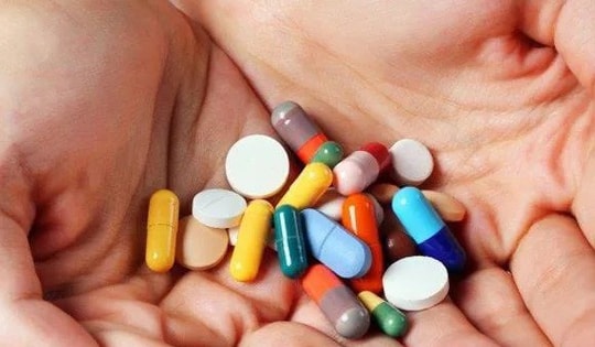 Cụ bà 72 tuổi rơi vào nguy kịch sau khi tự ý uống 20 viên thuốc trị đau đầu