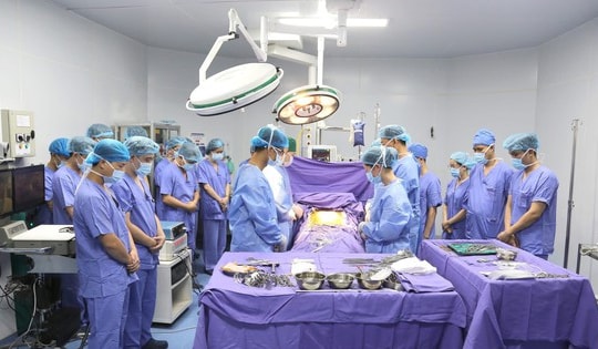 Người đàn ông chết não hiến tạng giúp 7 người được nối dài cuộc sống