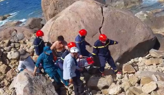 Phát hiện thi thể nam giới dưới ghềnh đá bán đảo Sơn Trà