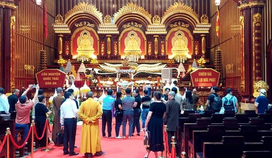 Quảng Ninh sẽ đón khoảng 1 triệu lượt người về chiêm bái Xá lợi Đức Phật tại Cung Trúc Lâm Yên Tử