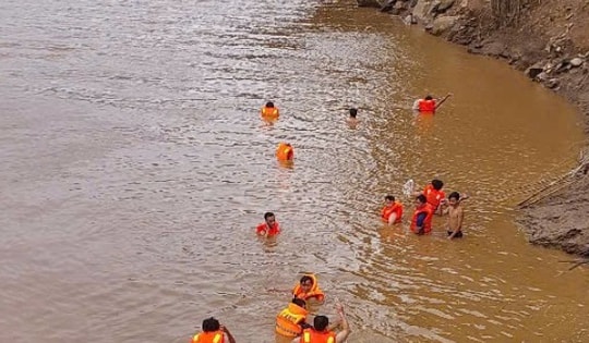 Lao xuống sông Mã cứu em, 2 chị em bị đuối nước thương tâm