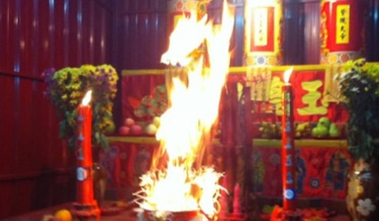 Phát hiện một trong hai dấu hiệu này trên ban thờ hãy kiểm tra ngay lập tức việc thờ cúng trong nhà