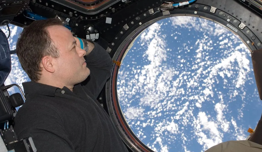 Trở về Trái Đất sau 178 ngày ngoài vũ trụ, phi hành gia tiết lộ sự thật đáng sợ về con người: 'Chúng ta đang sống trong một lời nói dối'