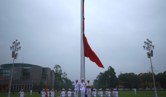 Trang nghiêm Lễ thượng cờ rủ Quốc tang nguyên Chủ tịch nước Trần Đức Lương