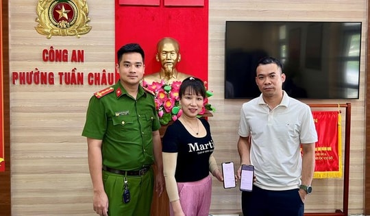 Bất ngờ nhận gần 150 triệu đồng từ tài khoản lạ, người phụ nữ vội trình báo công an