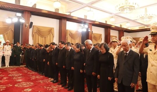 Lãnh đạo TPHCM viếng nguyên Chủ tịch nước Trần Đức Lương