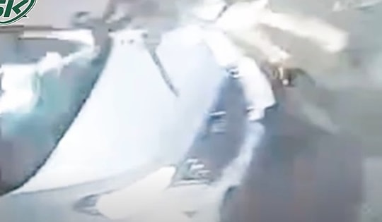 Phẫn nộ 'ma men' lái ôtô thông chốt, tông thẳng vào CSGT để sang nhà bạn gái chơi