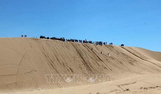 Bình Thuận: Xe địa hình tuột xuống hồ Bàu Trắng, một du khách tử vong