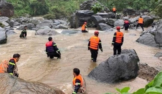 Sơn La: Hai mẹ con bị lũ cuốn mất tích 2 ngày vẫn chưa được tìm thấy