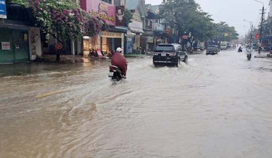 Mưa lũ dồn dập ở Hà Tĩnh lớn nhất trong lịch sử quan trắc từng ghi nhận