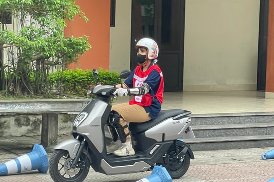 Thế hệ Z trên yên xe: Phải biết tham gia giao thông an toàn