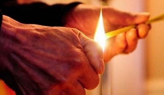 Khung giờ đẹp thắp hương ngày mai – mùng 1 tháng 5 âm lịch Ất Tỵ 2025 để khẩn cầu đắc linh ứng