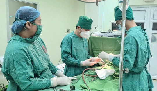 Cứu sống người phụ nữ xuất huyết tiêu hóa nguy kịch