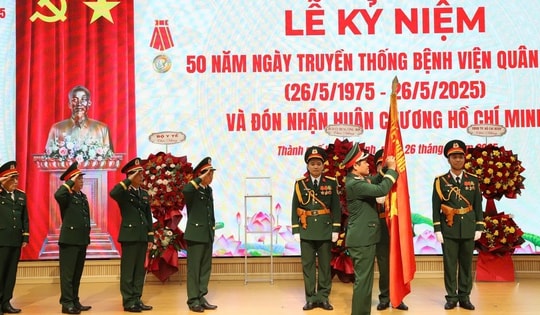 Bệnh viện Quân y 175 vinh dự đón nhận Huân chương Hồ Chí Minh