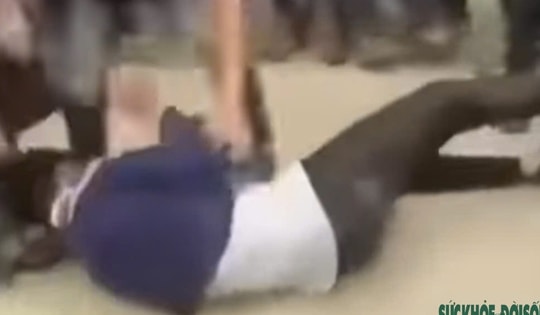 Tin mới vụ nam sinh lớp 7 ở Hải Dương bị nhóm bạn cùng trường đánh hội đồng sau khi tan học