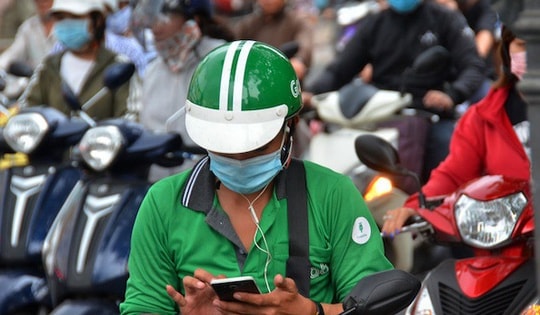 Đổi xe xăng sang xe điện, tài xế được lợi gì?