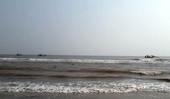 Chìm tàu trên vùng biển Hà Tĩnh, 10 thuyền viên mất tích